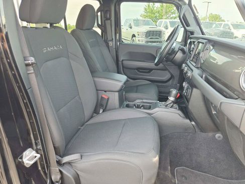 Used 2020 Jeep Wrangler Unlimited Sahara AWD/4WD image 18