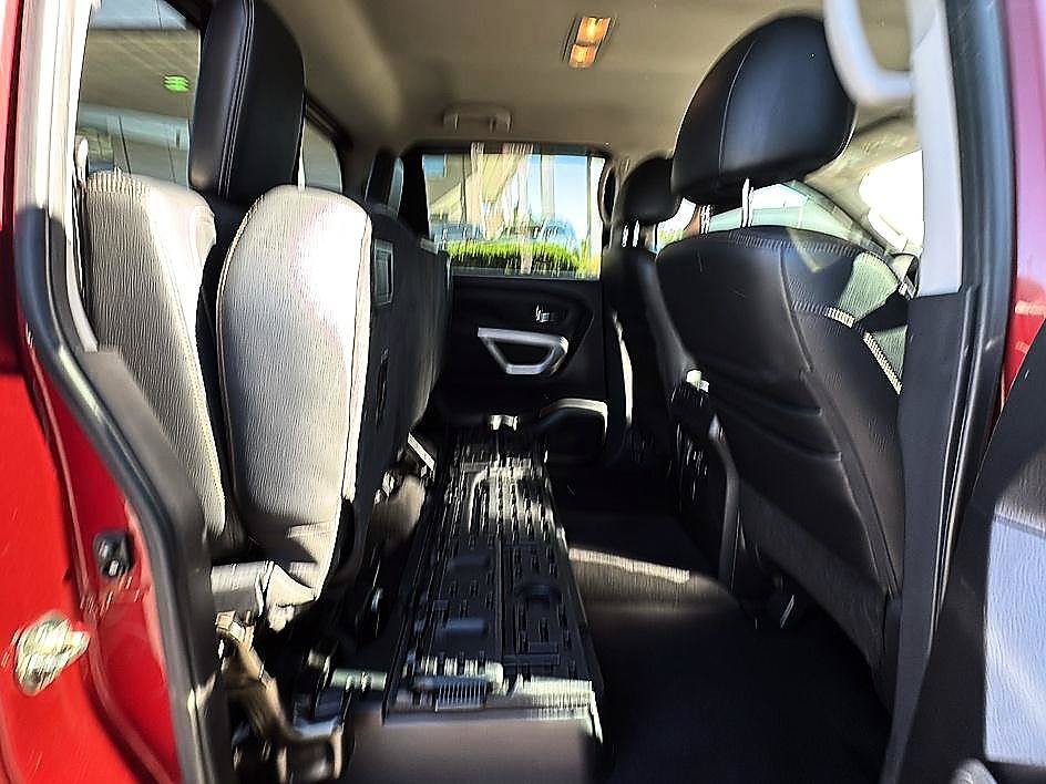 Used 2017 Nissan Titan SV RWD image 30