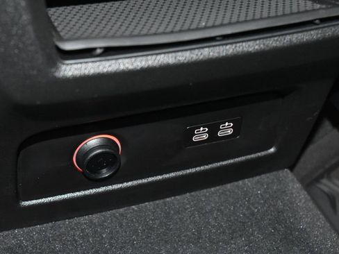Certified 2025 BMW X7 M60i AWD/4WD image 23