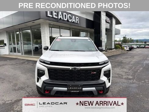 Used 2025 Chevrolet Traverse Z71 w/ LPO, Floor Liner Package AWD/4WD image 8
