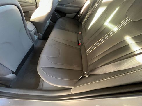 Used 2025 Hyundai Elantra SEL image 25