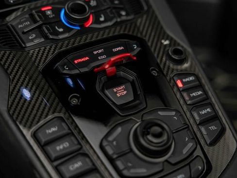 Used 2021 Lamborghini Aventador SVJ AWD/4WD image 22