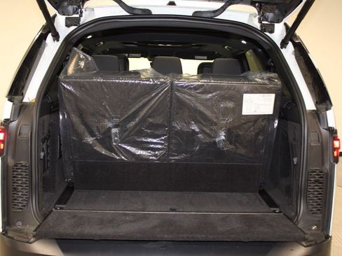 Certified 2025 Land Rover Discovery S AWD/4WD image 41