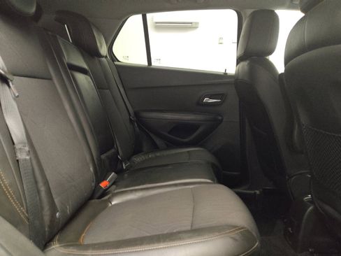 Used 2022 Chevrolet Trax LT w/ Driver Confidence Package AWD/4WD image 19