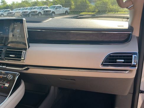 Used 2023 Lincoln Navigator L Reserve AWD/4WD image 19