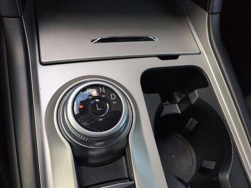 Used 2023 Ford Explorer XLT image 11