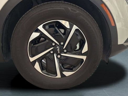 Certified 2025 Kia Sportage LX FWD image 80