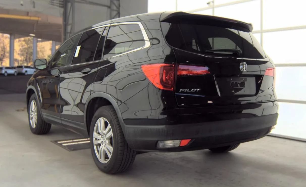 Used 2017 Honda Pilot LX image 4