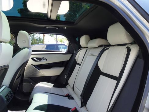 Used 2021 Land Rover Range Rover Velar R-Dynamic S image 16