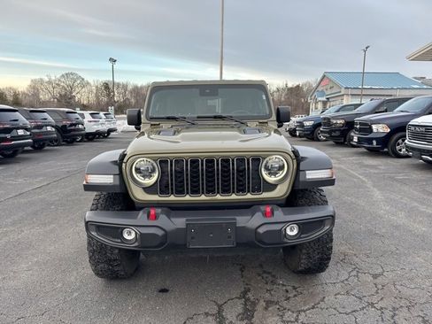 Used 2025 Jeep Wrangler Unlimited Rubicon image 16