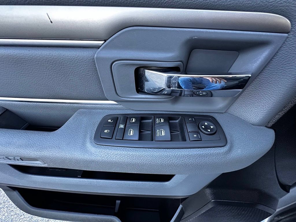 Used 2019 RAM 1500 Classic SLT AWD/4WD image 27