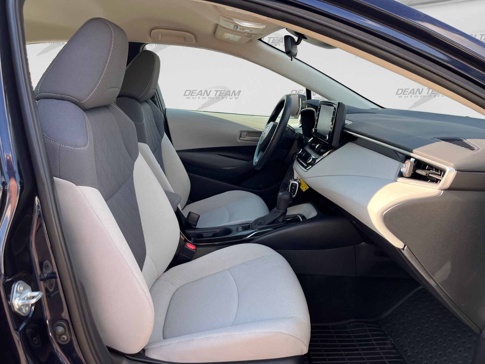 Used 2022 Toyota Corolla LE FWD image 17