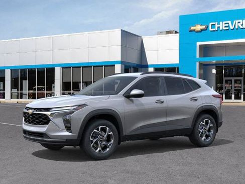 New 2026 Chevrolet Trax LT w/ LT Convenience Package FWD image 2