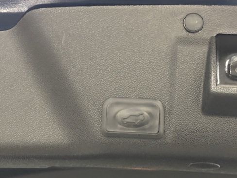 Used 2015 GMC Acadia SLE image 9