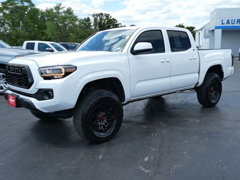 Used 2023 Toyota Tacoma SR AWD/4WD image 8