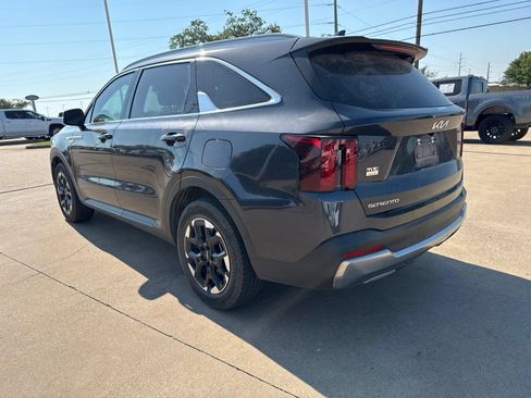 Used 2025 Kia Sorento S w/ Panoramic Sunroof Package FWD image 5
