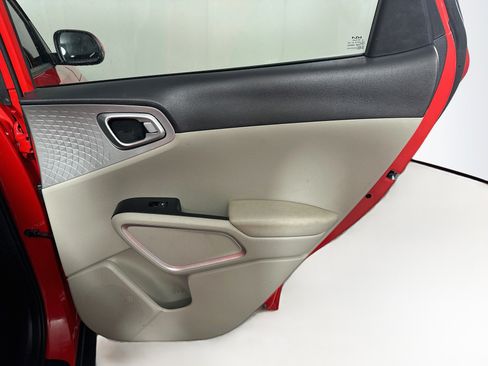 Used 2022 Kia Soul LX FWD image 27