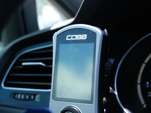 Used 2016 Volkswagen Golf R 4-Door image 47