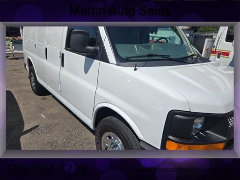 Used 2010 Chevrolet Express 2500 RWD image 2
