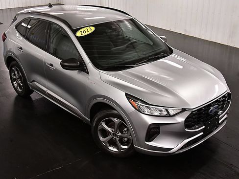 Used 2023 Ford Escape ST-Line w/ Tech Pack #1 AWD/4WD image 13
