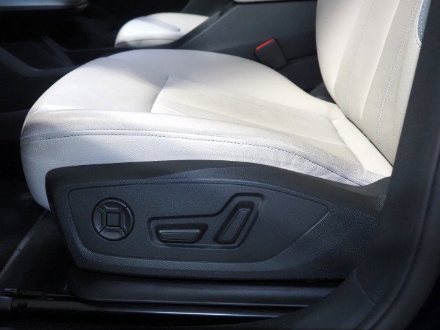 Used 2024 Audi Q4 e-tron quattro Premium Plus Sportback AWD/4WD image 58