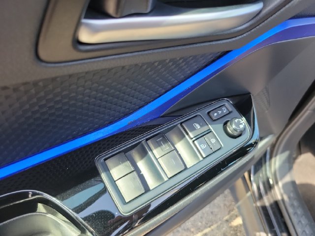 Used 2021 Toyota C-HR XLE FWD image 17