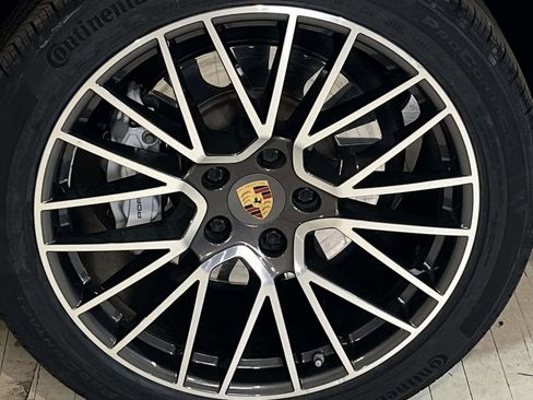 Certified 2023 Porsche Cayenne Turbo AWD/4WD image 13