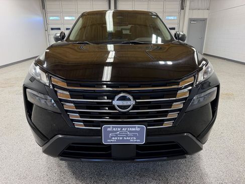 Used 2024 Nissan Rogue S AWD/4WD image 3