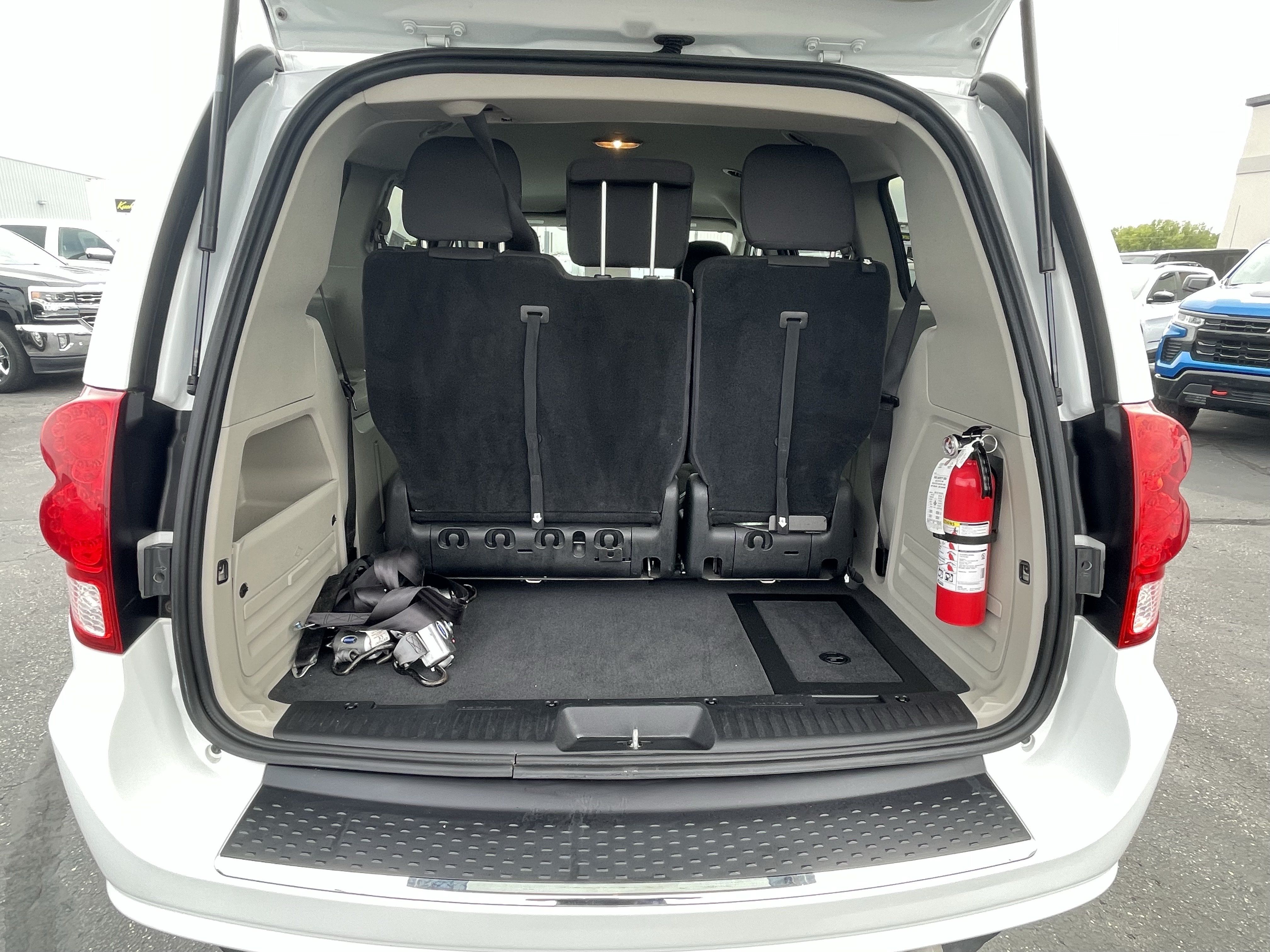 Used 2019 Dodge Grand Caravan SE FWD image 9