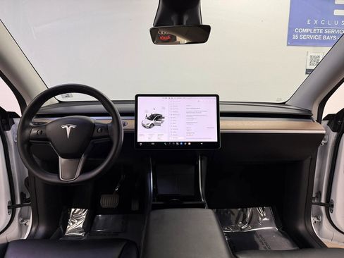 Used 2021 Tesla Model Y Long Range AWD/4WD image 18