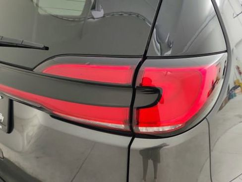 Used 2023 Chrysler Pacifica Touring-L FWD image 30