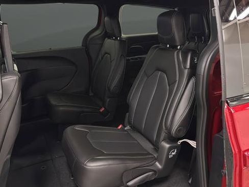 New 2026 Chrysler Pacifica Select image 23