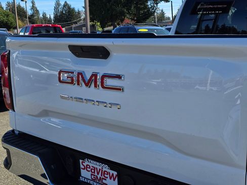 Used 2022 GMC Sierra 1500 Pro w/ Sierra Value Package AWD/4WD image 14