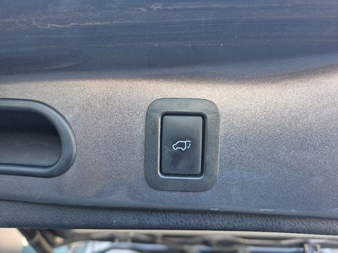 Used 2016 Toyota Highlander XLE AWD/4WD image 10