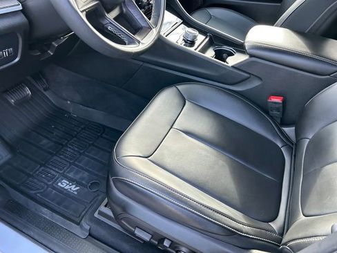 Used 2025 Jeep Grand Cherokee L Limited w/ Black Appearance Package image 11