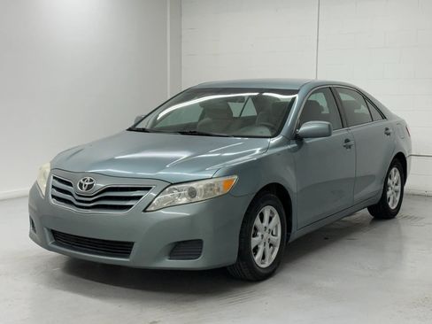 Used 2011 Toyota Camry LE w/ LE Extra-Value Pkg FWD image 3