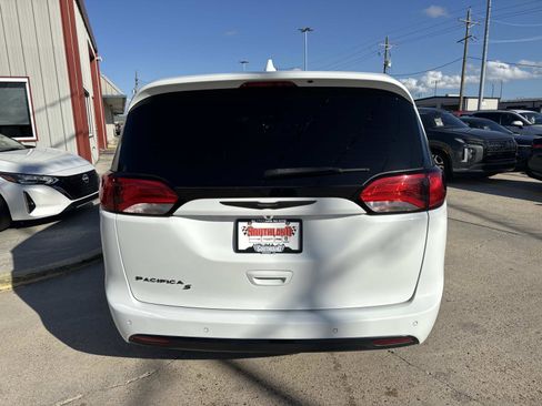 Used 2020 Chrysler Pacifica Touring w/ S Appearance Package image 6