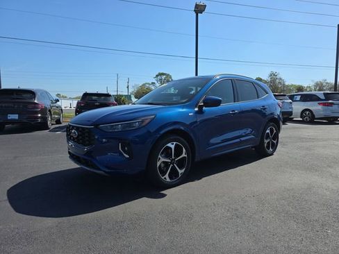 Used 2023 Ford Escape ST-Line Elite w/ Premium Technology Package image 2