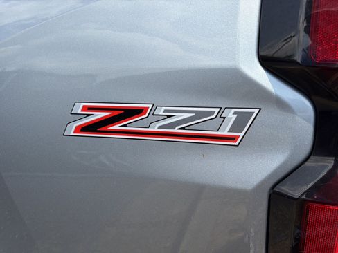Used 2023 Chevrolet Colorado Z71 w/ Z71 Convenience Package 2 AWD/4WD image 8