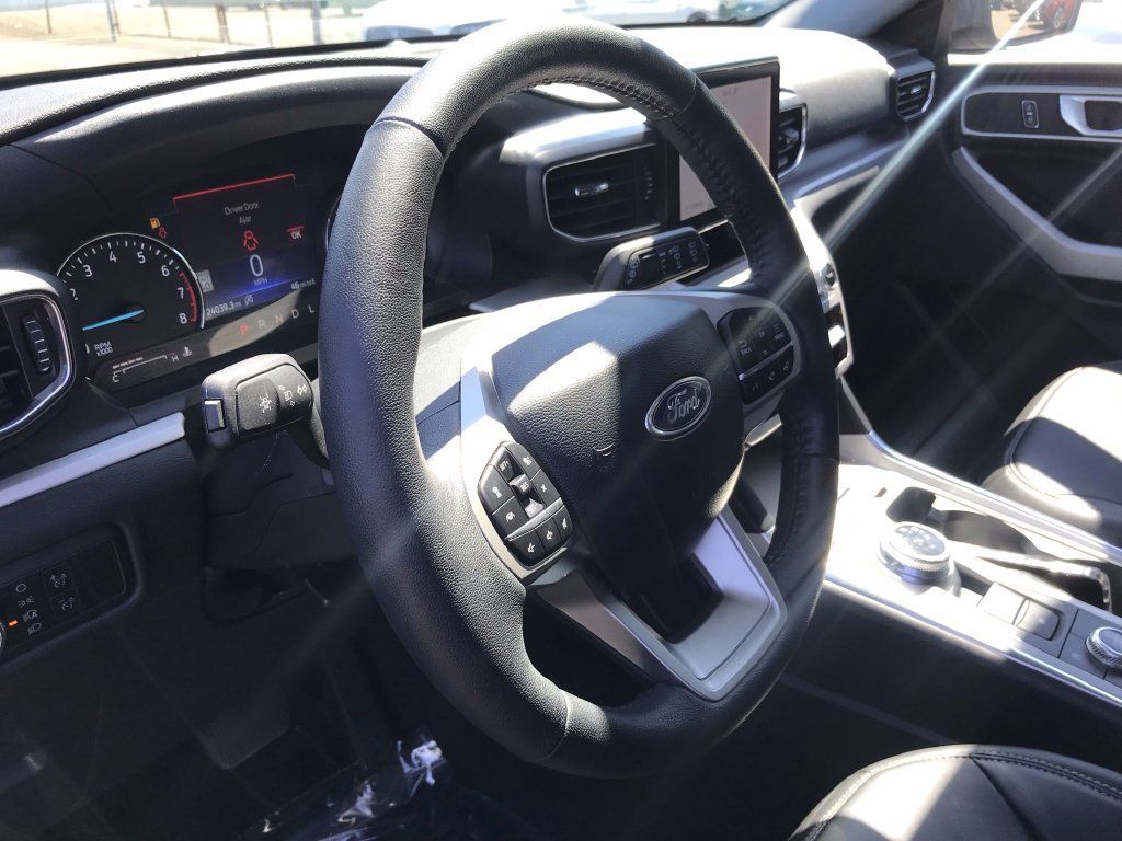 Used 2024 Ford Explorer XLT w/ Equipment Group 202A AWD/4WD image 21