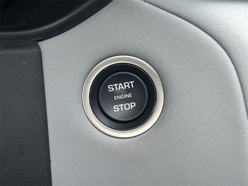 Used 2025 Land Rover Range Rover Velar Dynamic SE image 31