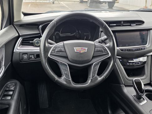 Used 2018 Cadillac XT5 Luxury image 9