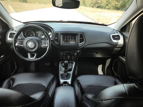 Used 2019 Jeep Compass Latitude w/ Cold Weather Group image 2