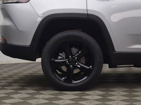 New 2025 Jeep Grand Cherokee Limited w/ Black Appearance Package AWD/4WD image 11