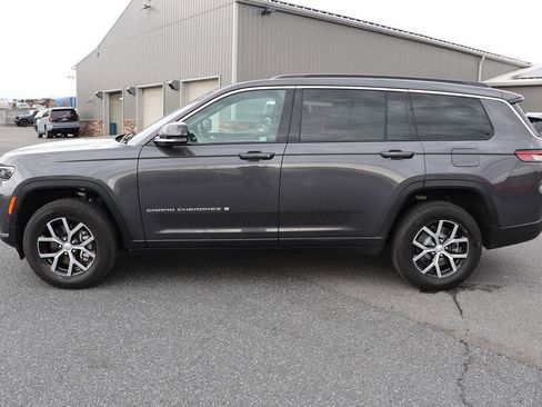 Used 2024 Jeep Grand Cherokee L Limited w/ Luxury Tech Group II image 4