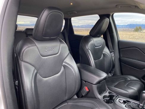 Used 2019 Jeep Cherokee Limited image 18