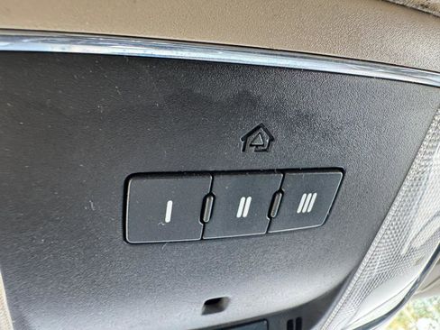 Used 2021 Chrysler 300 Touring L RWD image 22