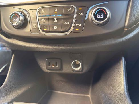 Used 2018 Chevrolet Traverse LT w/ LPO, Black Accent Package FWD image 46