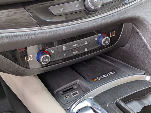 Used 2023 Buick Enclave Essence FWD image 18