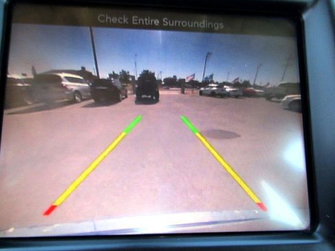Used 2016 Chrysler 300 C RWD image 10